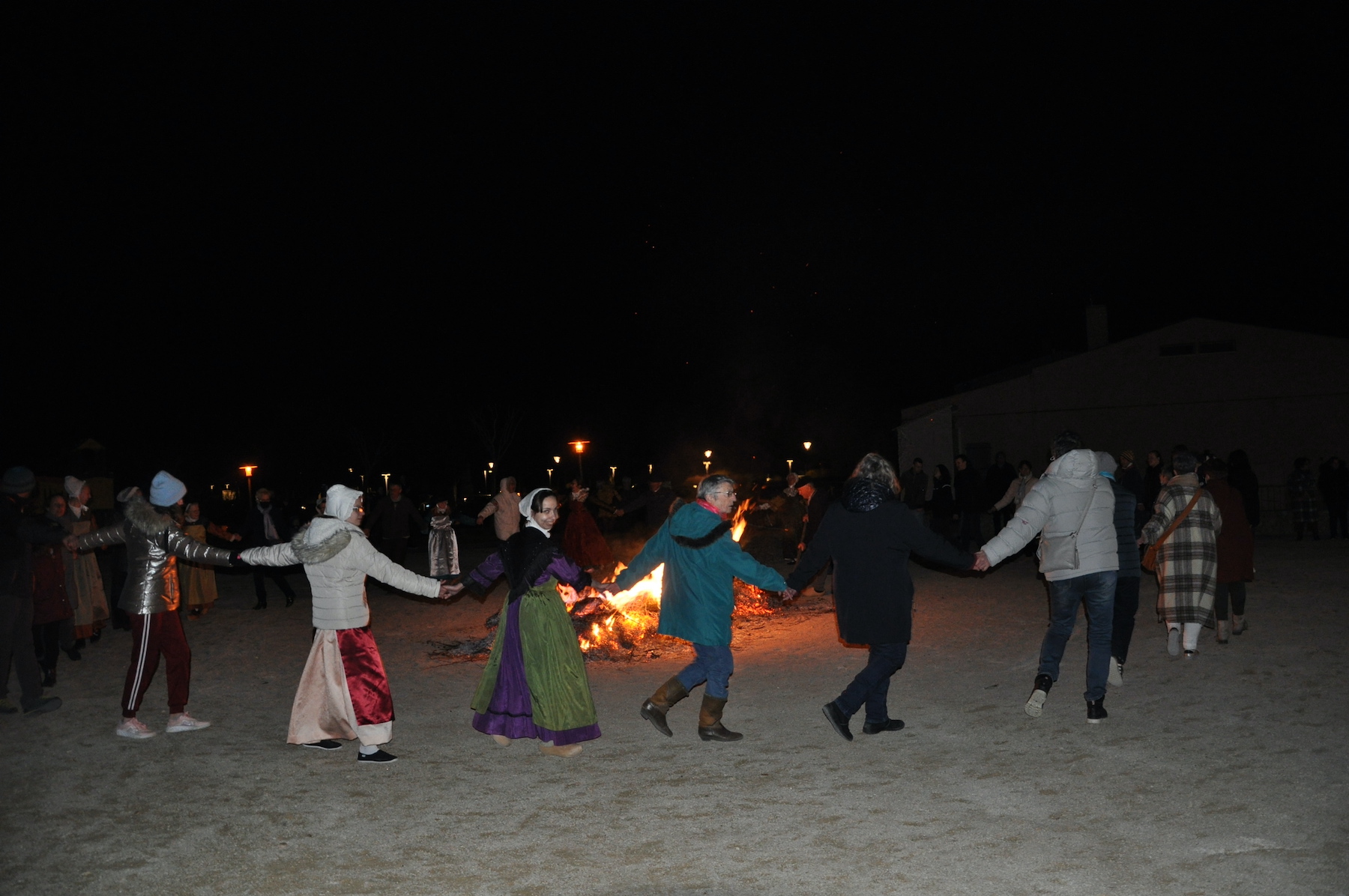 danse autour du feu